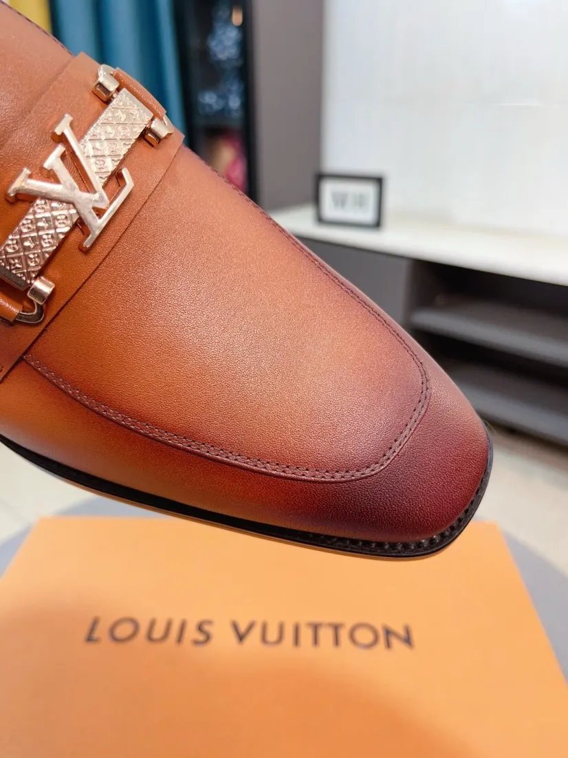 Men's men's shoes 💰500🌸🌸 [Louis Vuitton (LV)] High-end business formal leather shoes 🍀 luxurious and elegant style, both practicality and style, professional focus on details and quality, counter original 1⃣️: 1⃣️ ultra-accurate reproduction 👍🏻! Material: The upper is made of imported original calfskin➕imported Italian cowhide leather. Original anti-slip and wear-resistant outsole! Code number: 38--44 (45 customized)